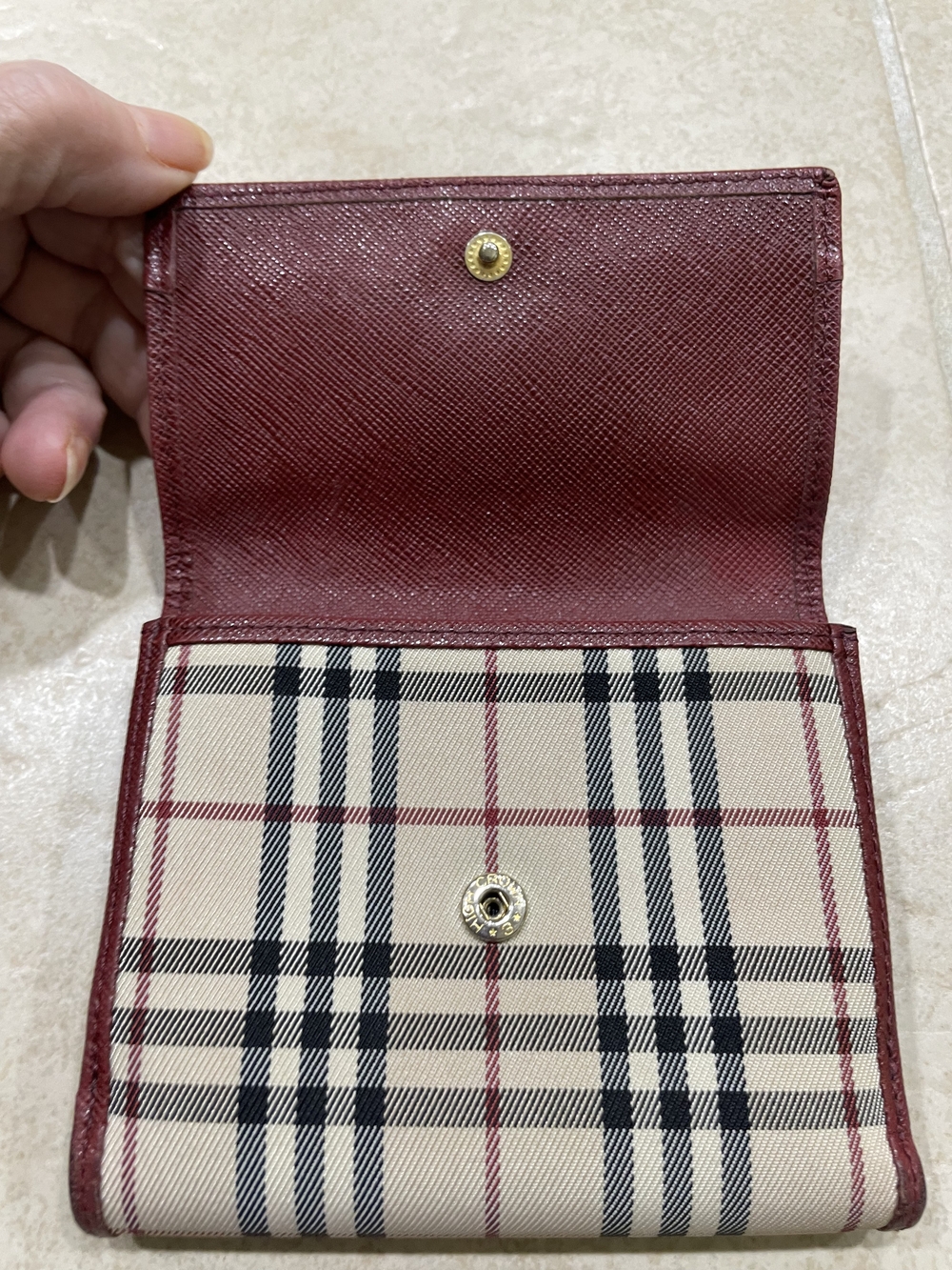 Burberry Vintage Check Tri-Fold Wallet in Haymarket Check with Burgundy Trim - Picture 10 of 13